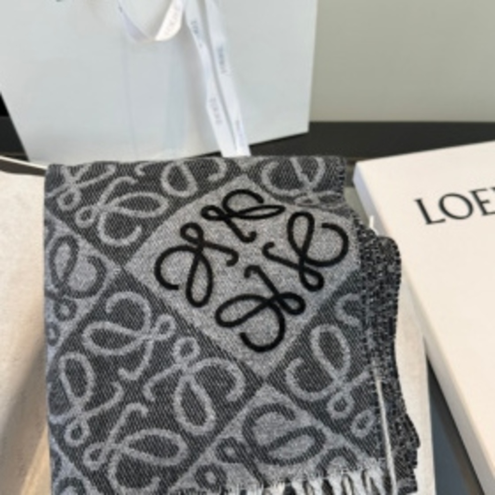 💫Loewe✨Luxury Designer Wool Shawl Scarf - Picture 3 of 8